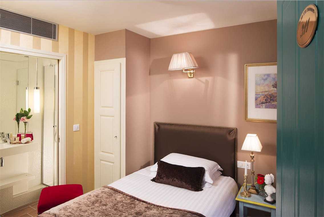A Hotel for a Business Trip in Paris: Hotel des 2 Continents
