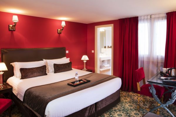 Bastille Day July 14th in Paris Center - Where to sleep ?