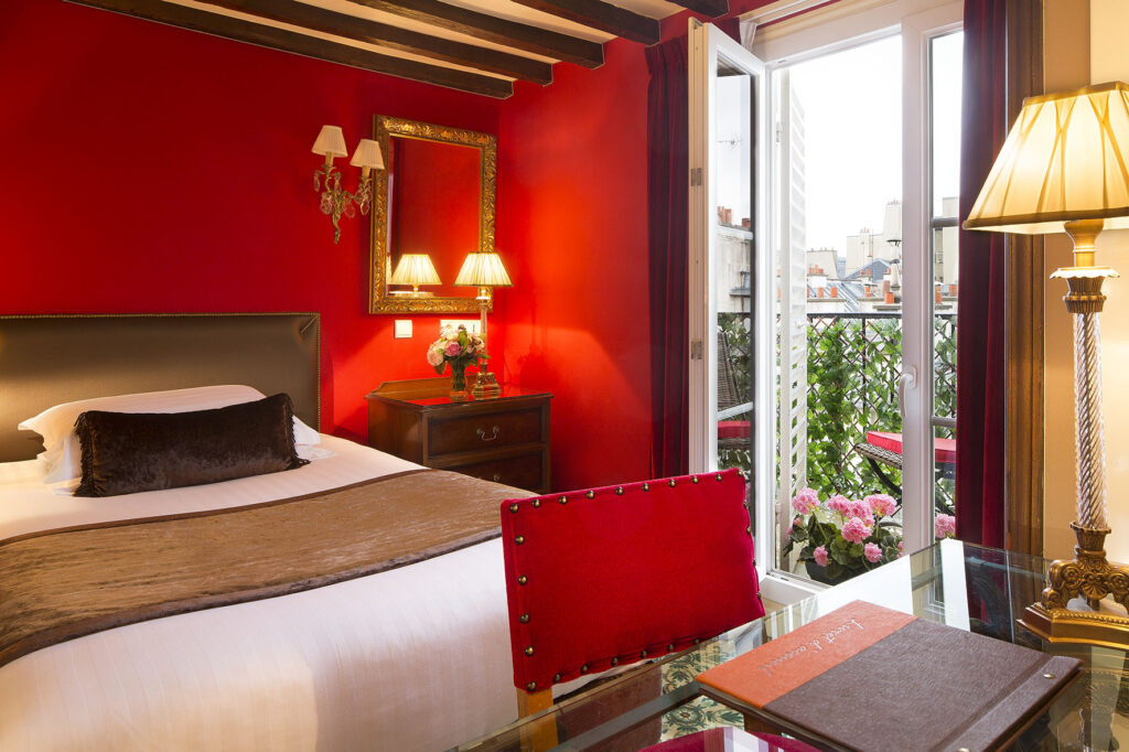 balcony room | red double room with window over a balcony, a chair and plants