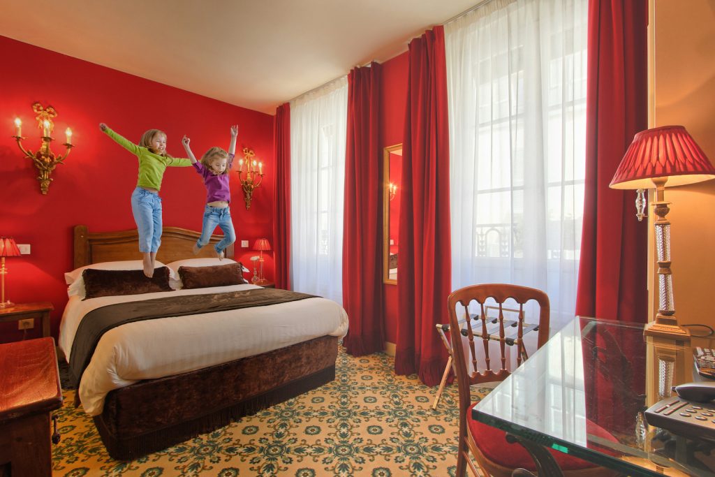 Book a hotel for a weekend at Disneyland Paris  : Hotel des 2 Continents